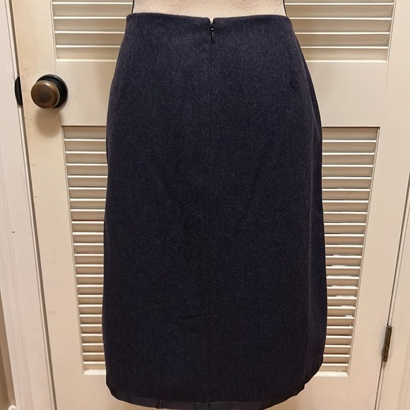 22. Old Navy Wool Blend Skirt in Navy Tweed, Size 10 - Picture 5 of 13